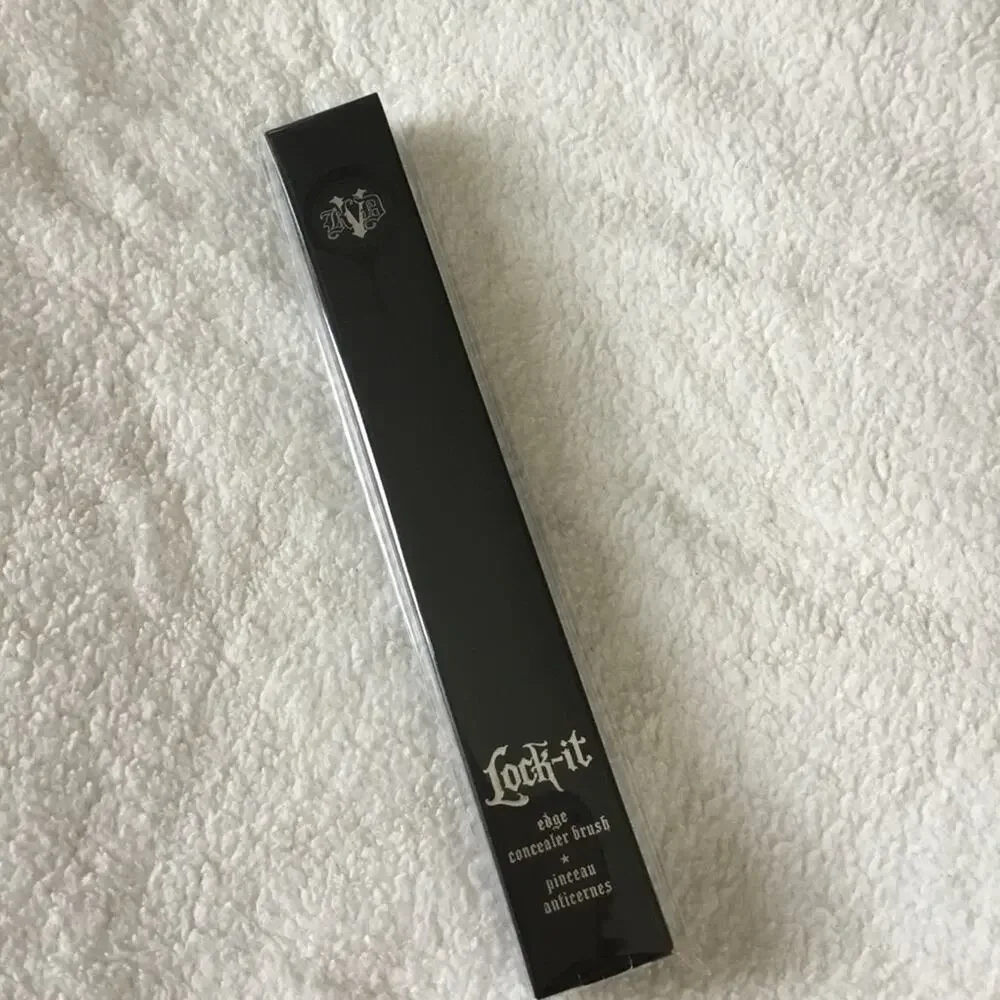 Kat Von D Lock-It Edge Concealer Black Brush